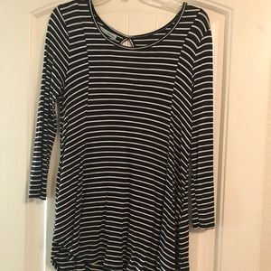 High/low 3/4 length striped top with keyhole back